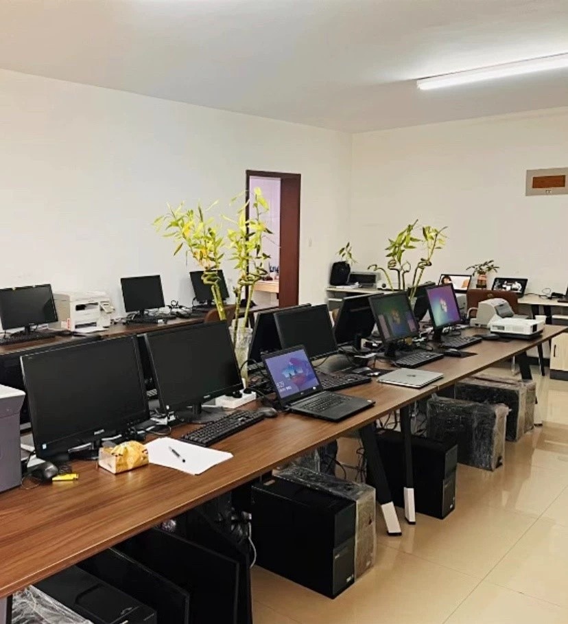 公司不做了，办公电脑，二手电脑，台式电脑，电脑主机，办公设计电脑 一体机20台，台式电脑39套、联想ThinkPad笔记本18个，惠普办公电脑20台 ，高配电脑